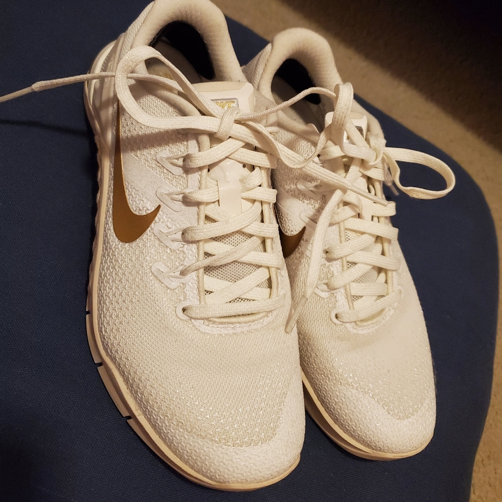 Nike Metcon 4 Champagne White Sail Metallic Gold